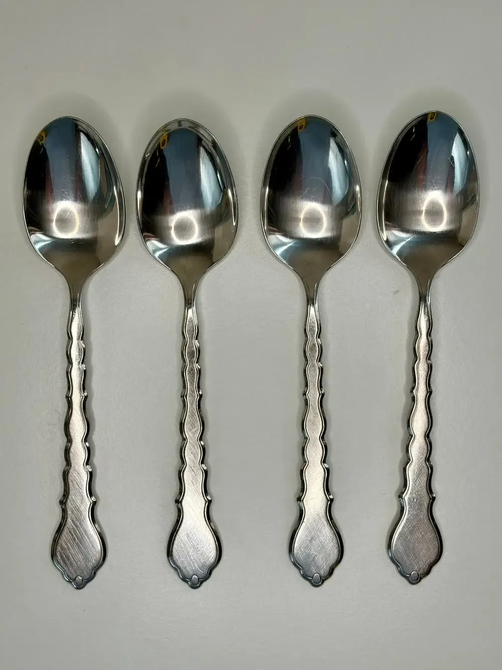 Oneida Cello Place/Oval Soup Spoon Set of 4